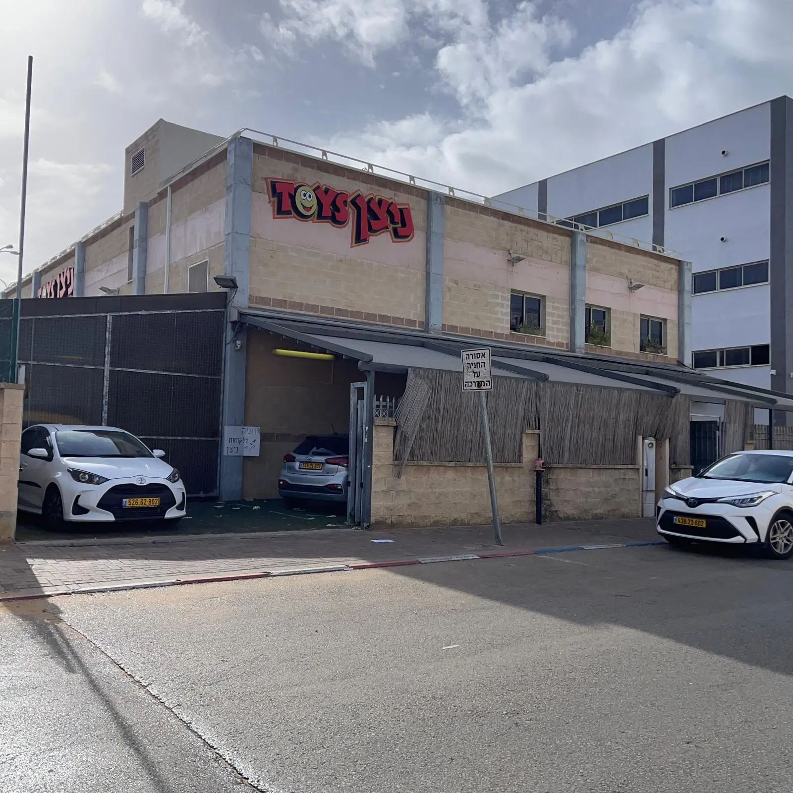 מרפסת סוכה גדולה עם נוף פרויקט רפאל 410